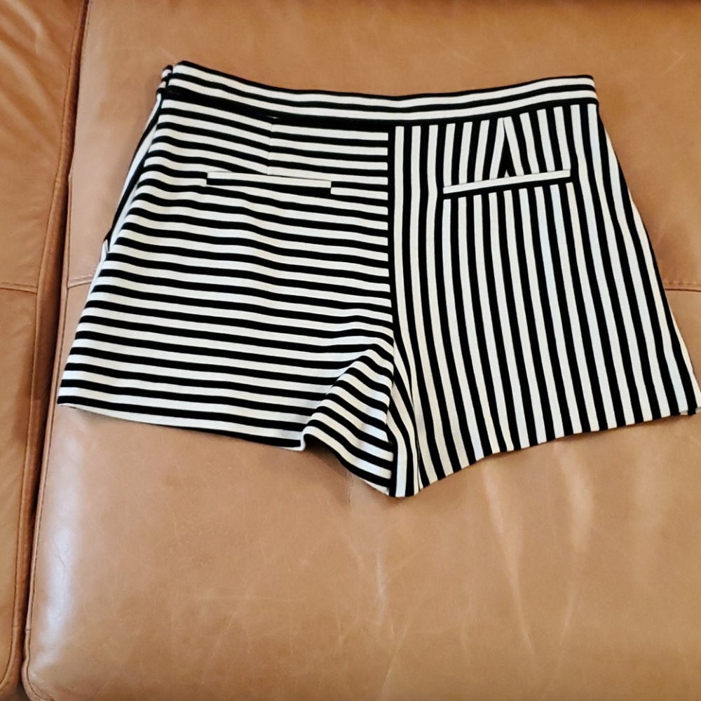 NWOT TIBI OF NEW YORK SHORTS 2 - Picture 7 of 14